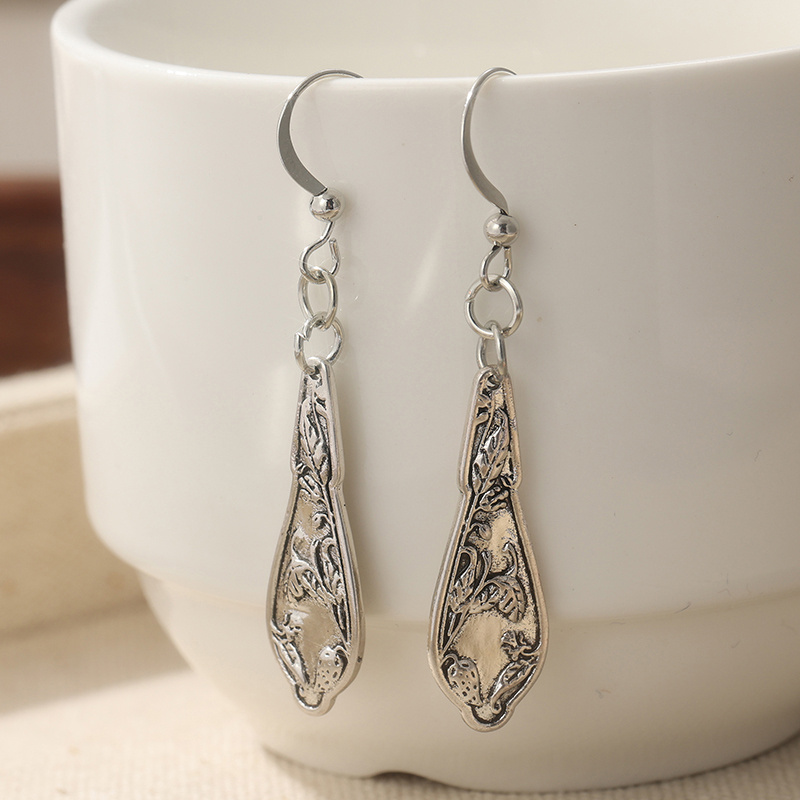 Women's Handcrafted Copper Grass Leaf Pattern Teardrop Earrings